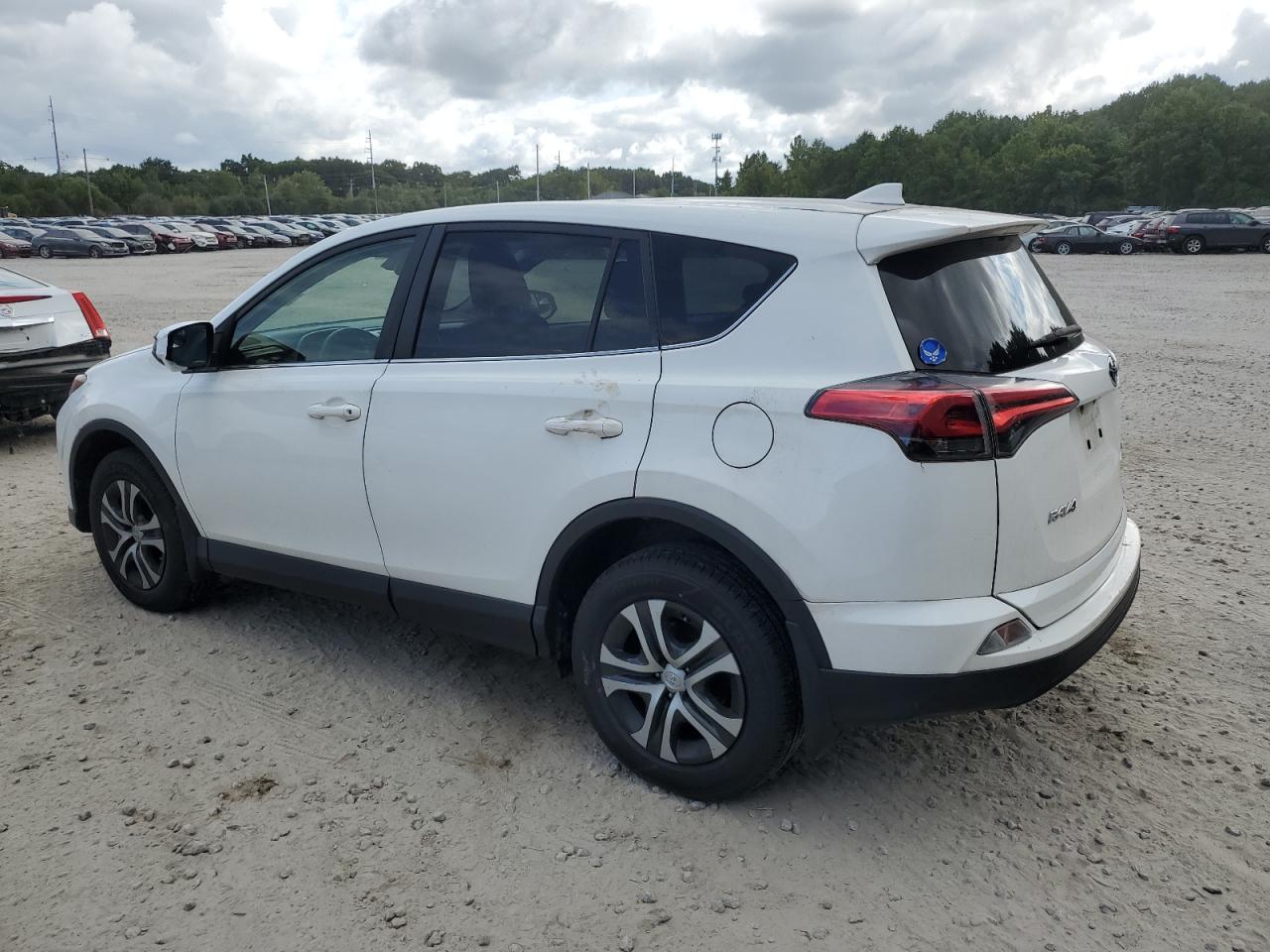 JTMBFREV2JJ721027 2018 TOYOTA RAV 4 - Image 2