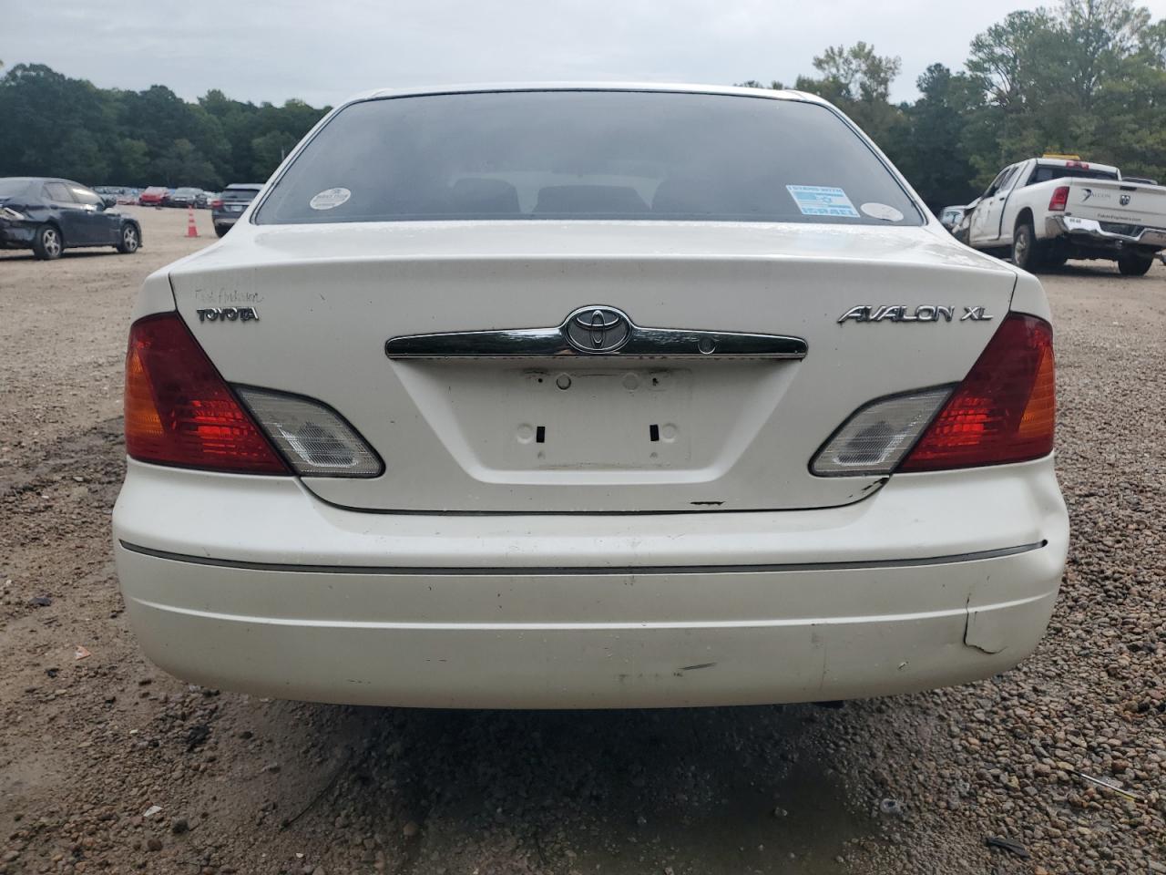 4T1BF28B5YU111068 2000 Toyota Avalon Xl