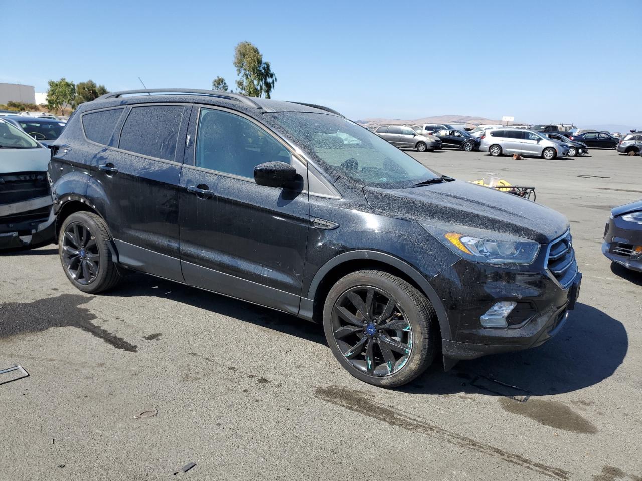 VIN 1FMCU0GD6JUA31267 2018 FORD ESCAPE no.4