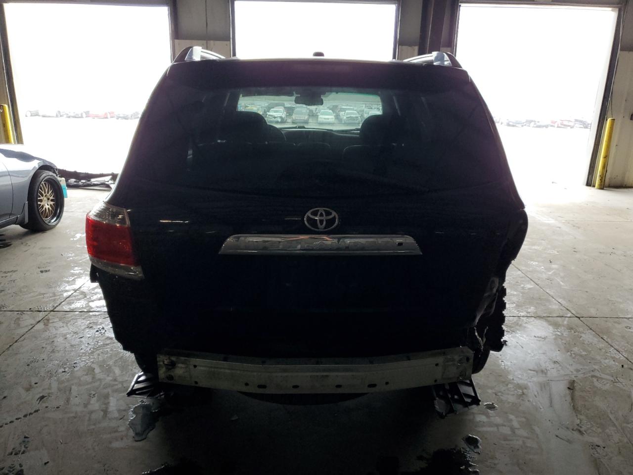 5TDZK3EH8CS068811 2012 Toyota Highlander Base