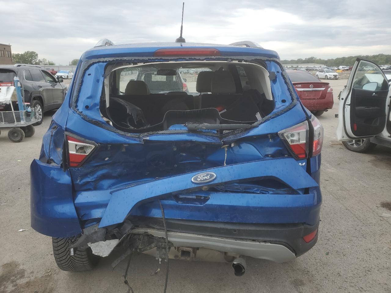 1FMCU9J9XHUA93810 2017 Ford Escape Titanium