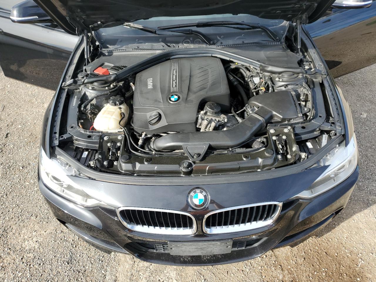 WBA3B9C52DF585277 2013 BMW 335 Xi