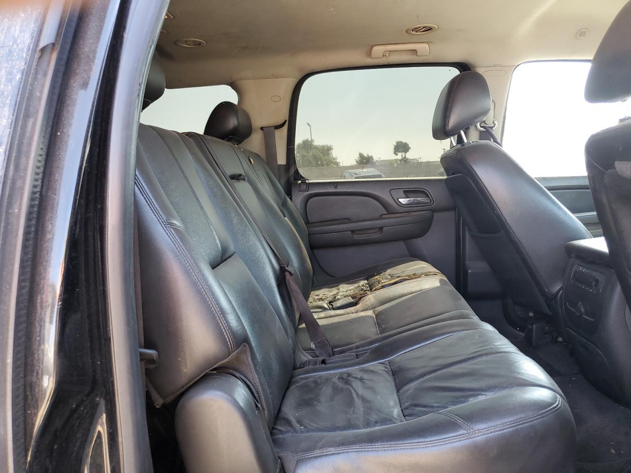 2010 Chevrolet Suburban C1500 Lt VIN: 1GNUCJE03AR250327 Lot: 73121334