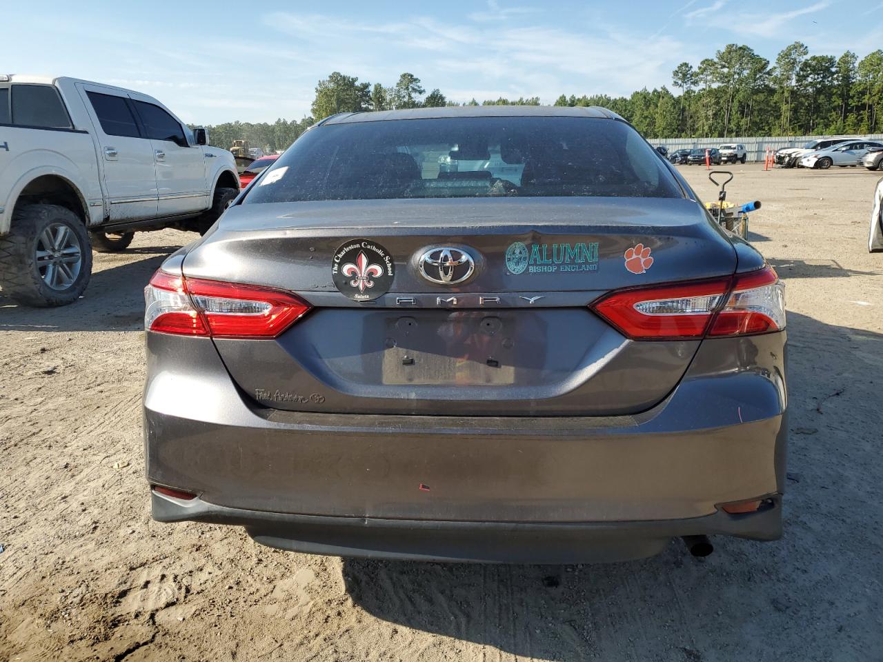 2018 Toyota Camry L VIN: 4T1B11HKXJU662207 Lot: 69649564