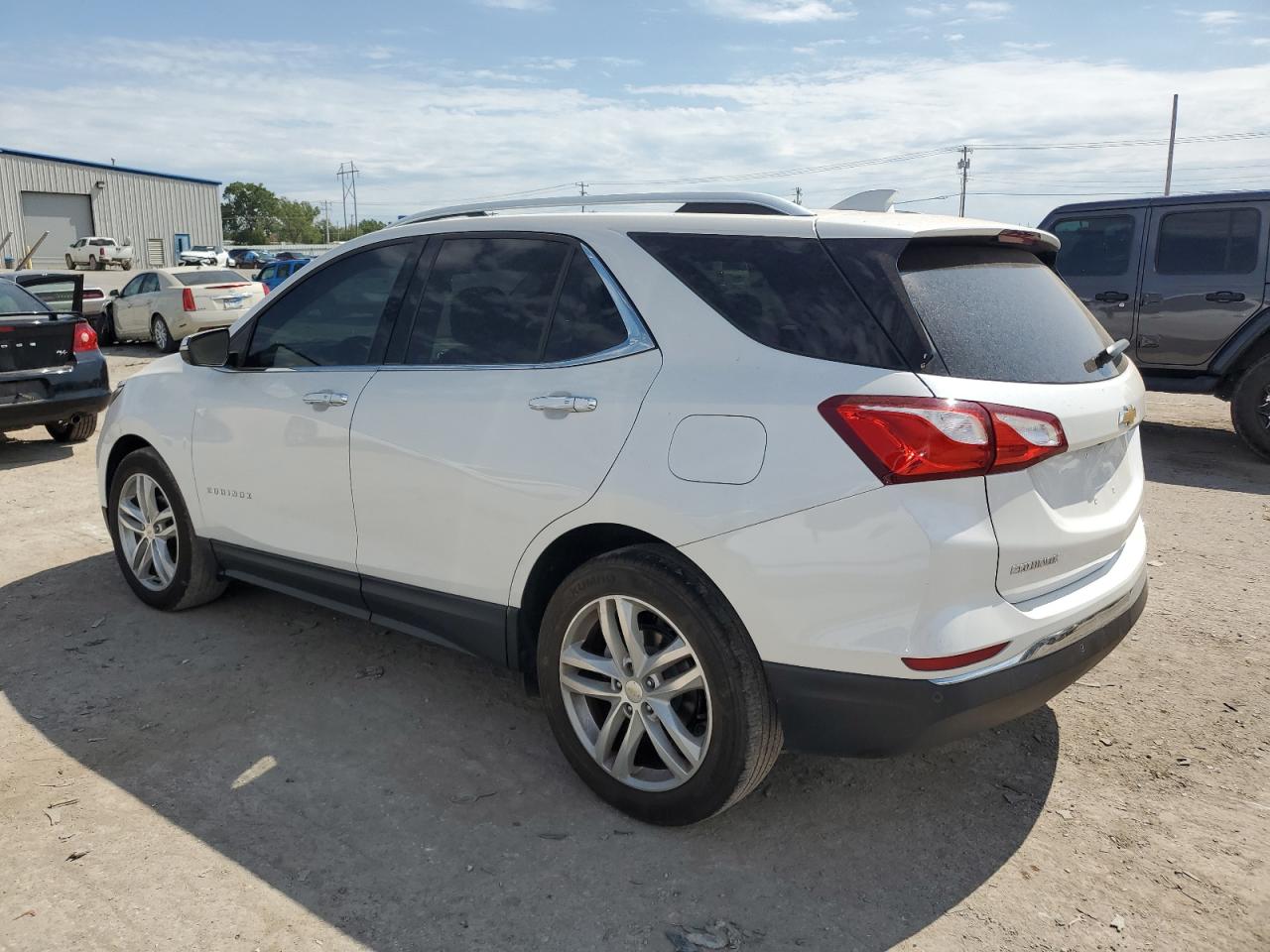 2GNAXVEV1J6110122 2018 CHEVROLET EQUINOX - Image 2