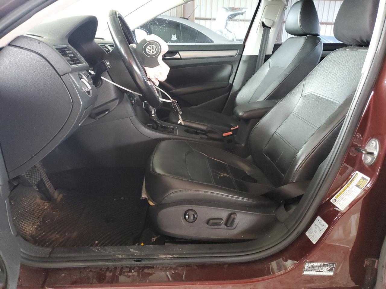 2014 Volkswagen Passat - Image 7
