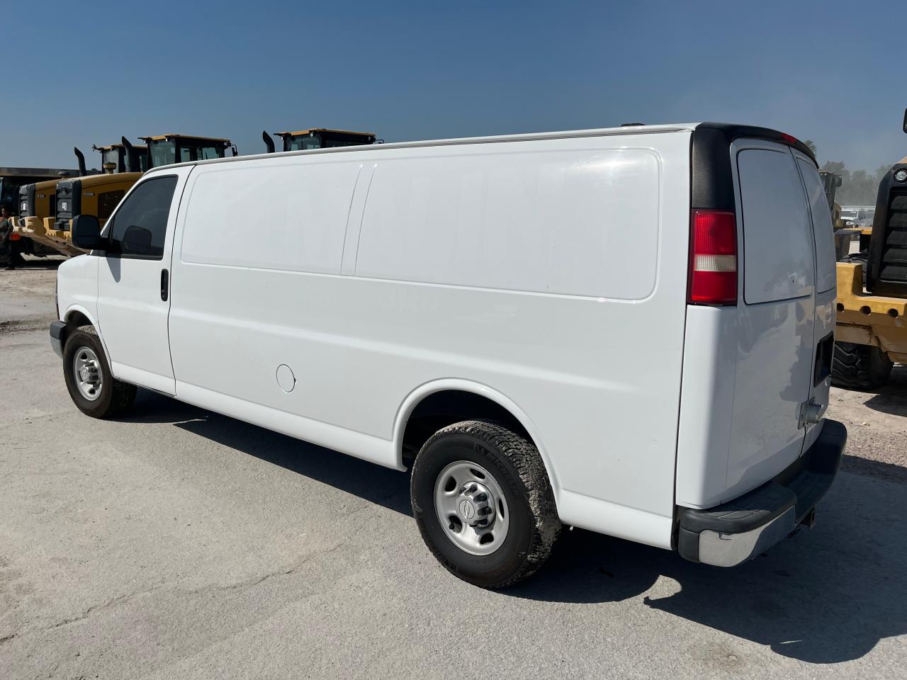 VIN 1GCWGGCG1E1202998 2014 CHEVROLET EXPRESS no.2