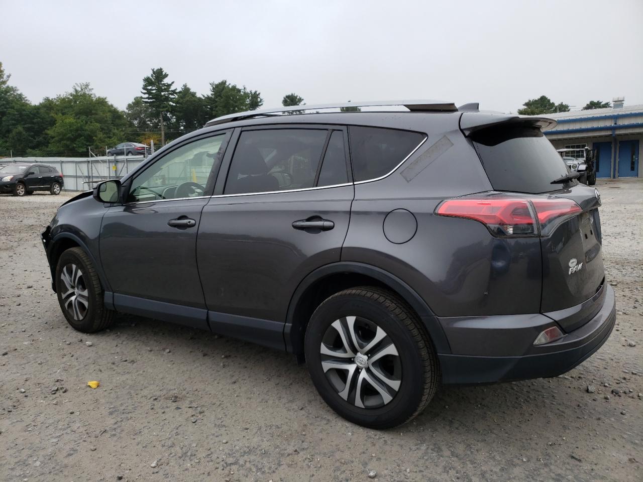 JTMBFREV3HJ113639 2017 TOYOTA RAV 4 - Image 2