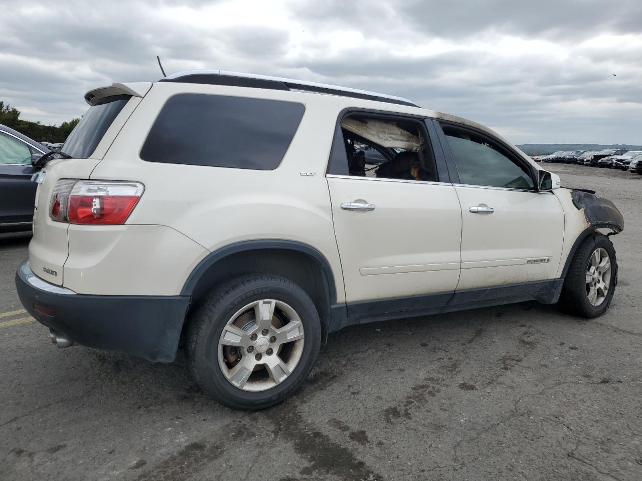 2008 GMC Acadia - Image 3