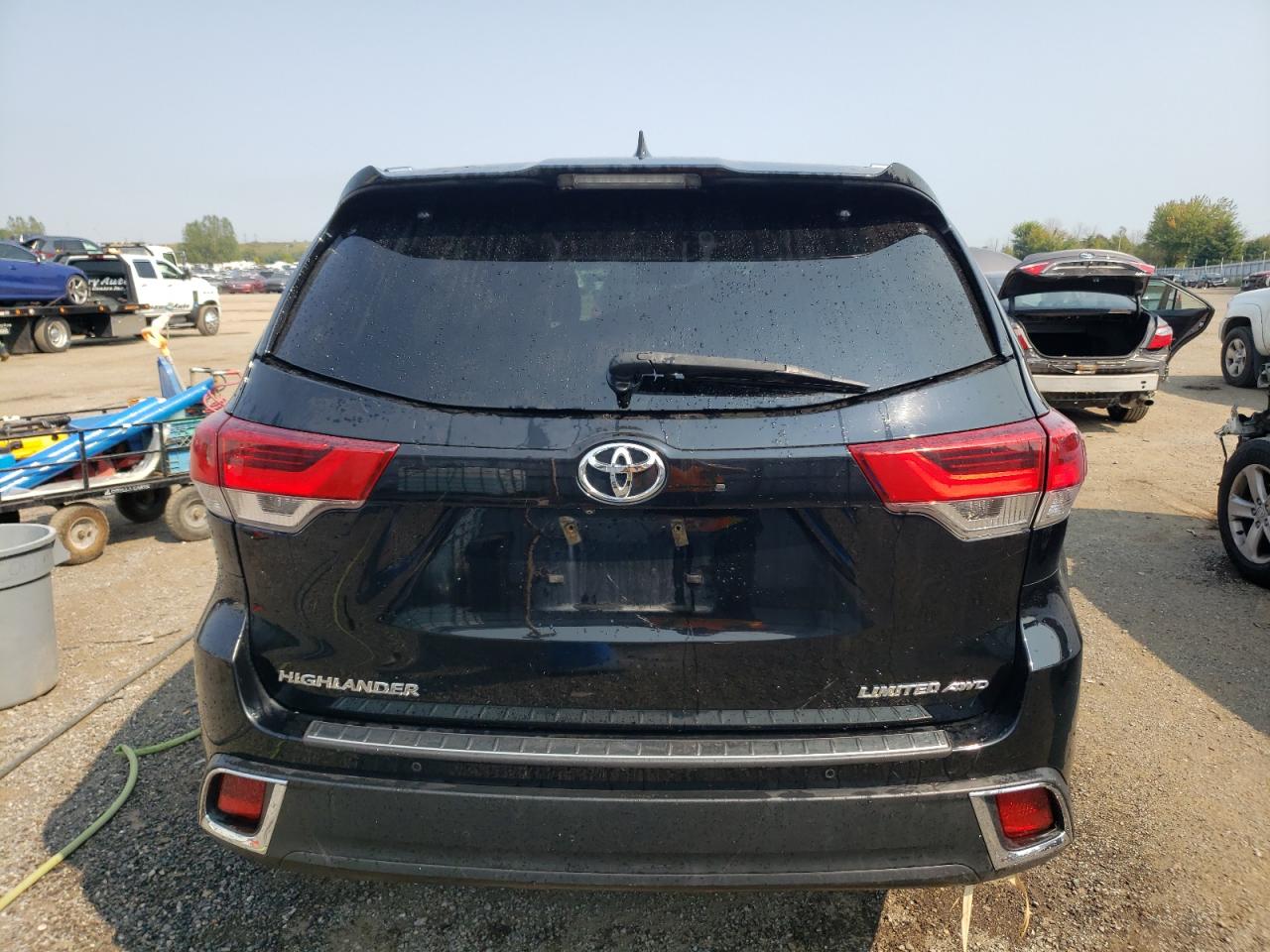 5TDDZRFH2JS879265 2018 Toyota Highlander Limited