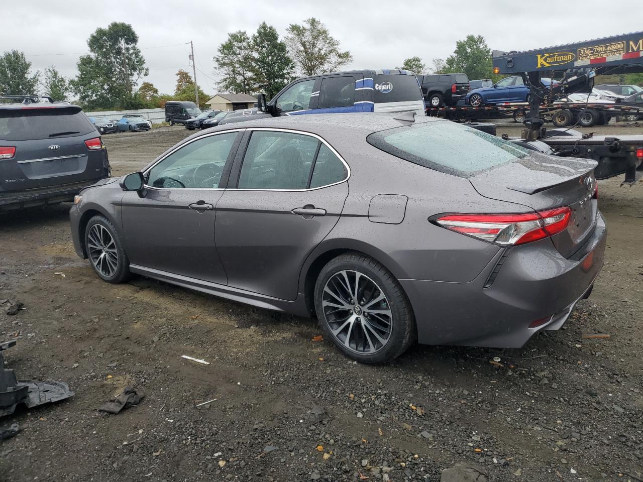 4T1B11HK5KU199801 2016 TOYOTA CAMRY - Image 2