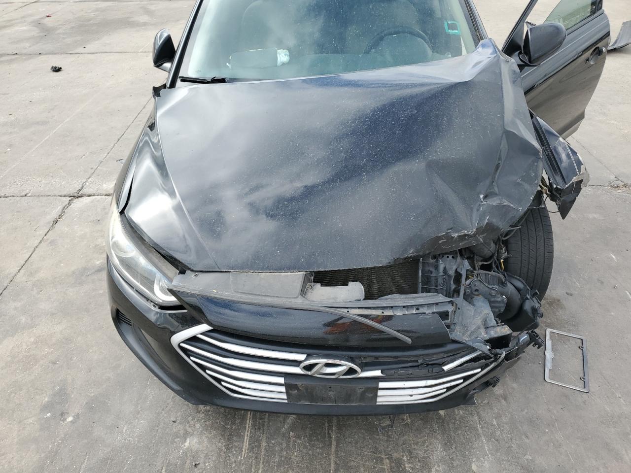 2017 Hyundai Elantra - Image 12