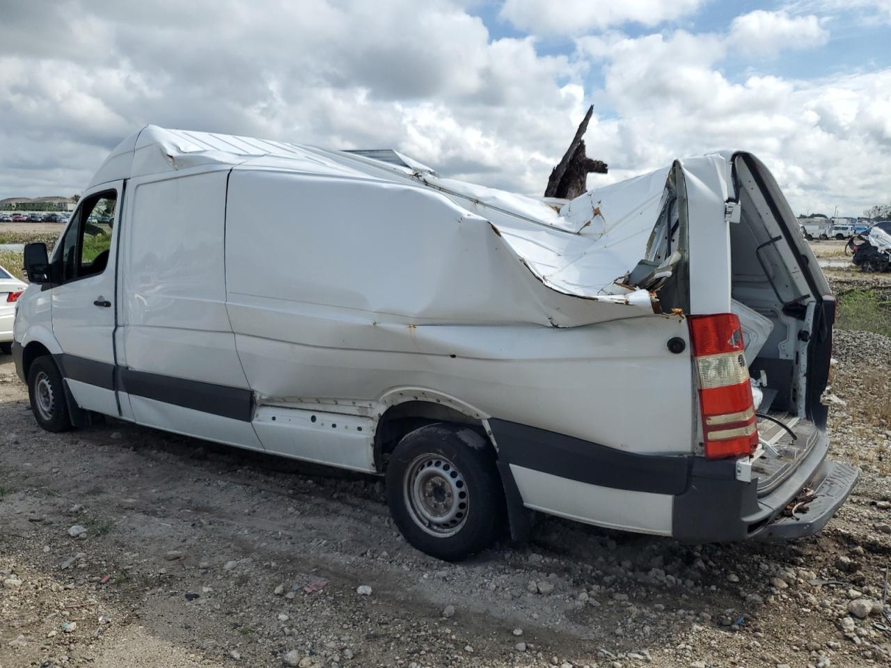 VIN WD3PE8DC3FP121781 2015 MERCEDES-BENZ SPRINTER no.2