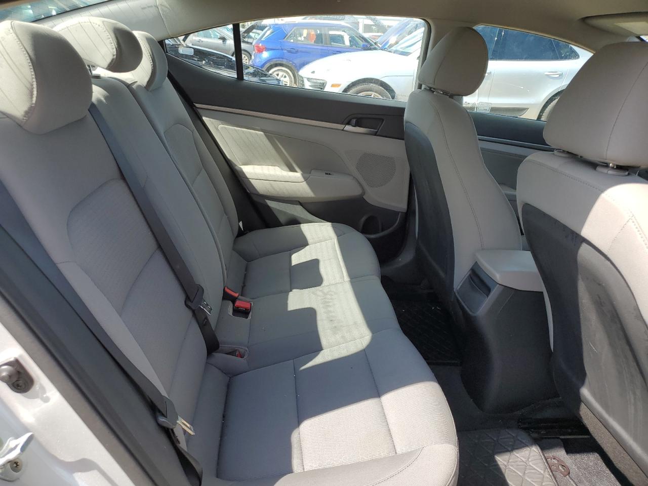 2017 Hyundai Elantra - Image 10