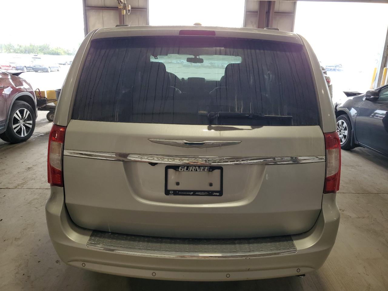 2011 Chrysler Town & Country - Image 6