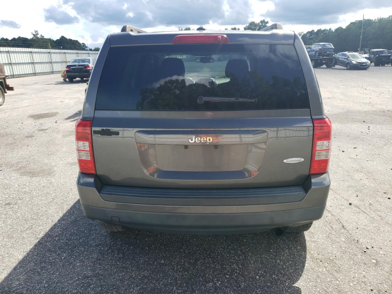 2017 Jeep Liberty (Patriot) - Image 6