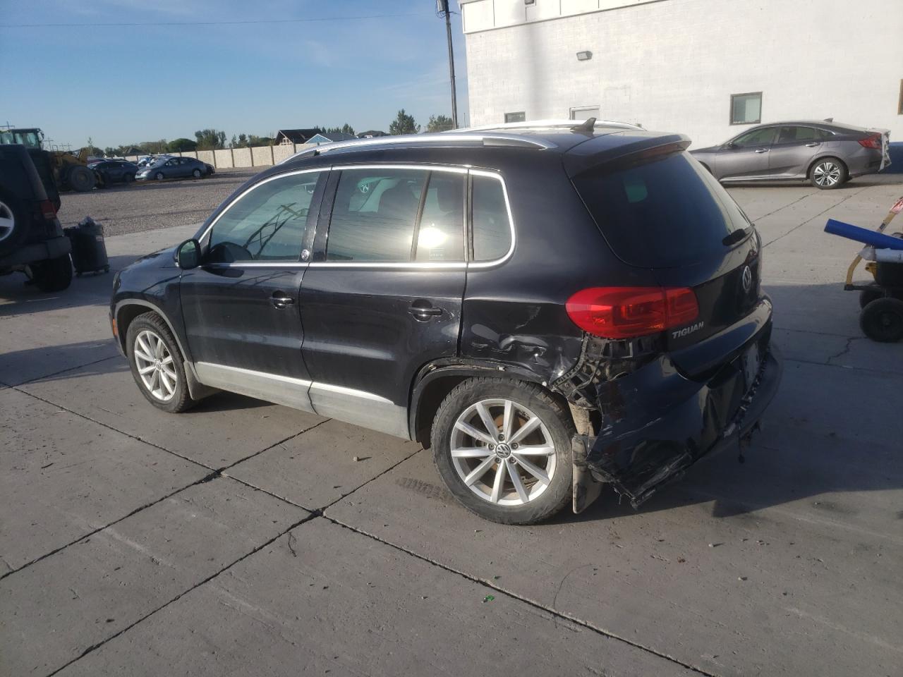 WVGSV7AX5HK006256 2017 Volkswagen Tiguan Wolfsburg