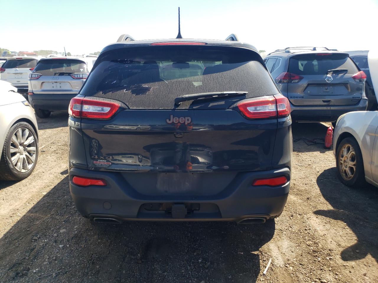 2017 Jeep Cherokee Latitude VIN: 1C4PJMCS4HW567952 Lot: 69718704