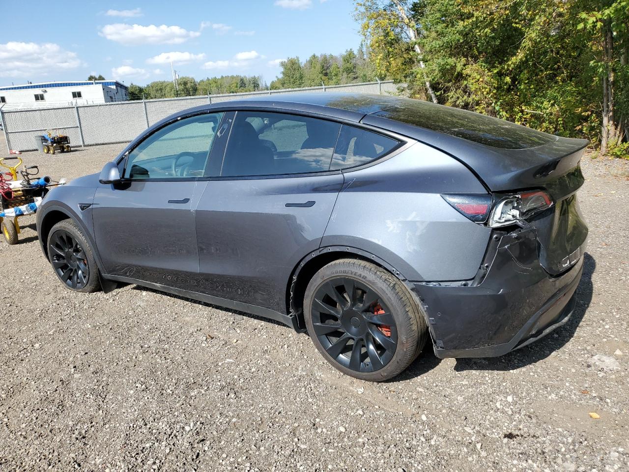 7SAYGDEE8NF562539 2022 TESLA MODEL Y - Image 2