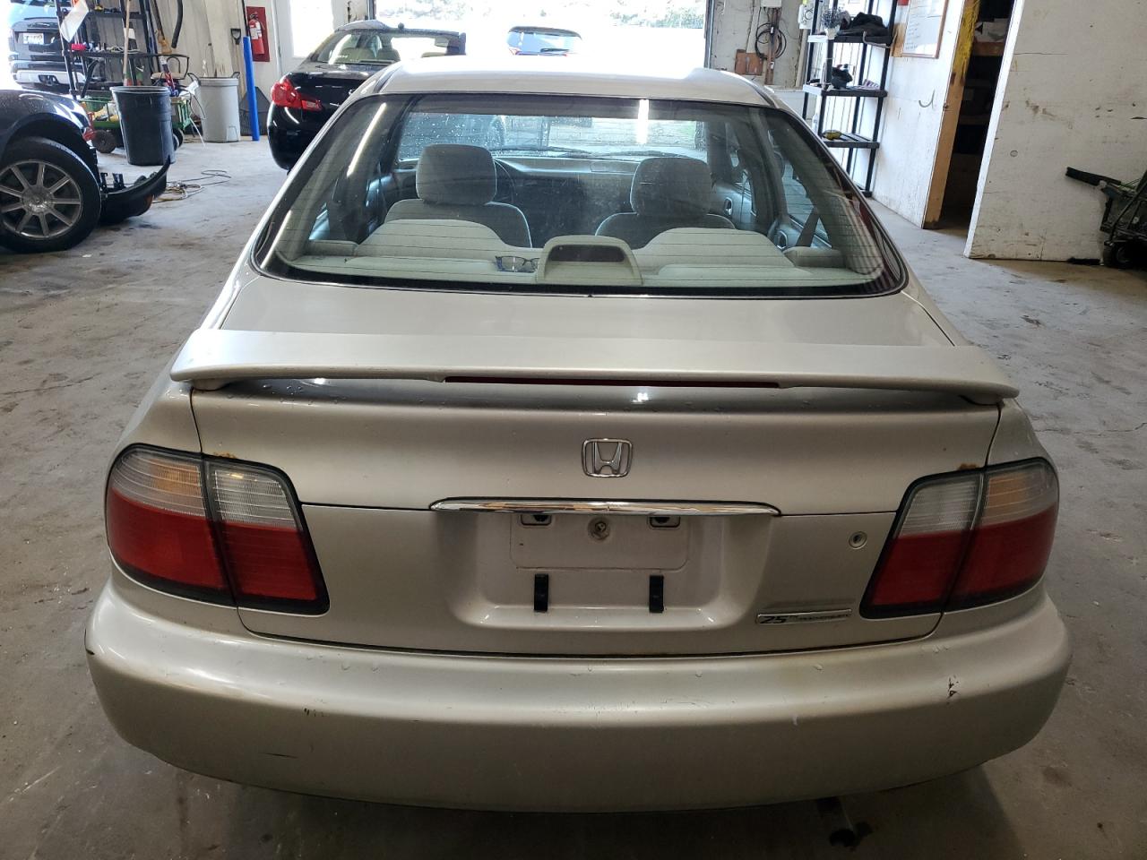 1HGCD5689TA092060 1996 Honda Accord Dx 25Th Anniversary