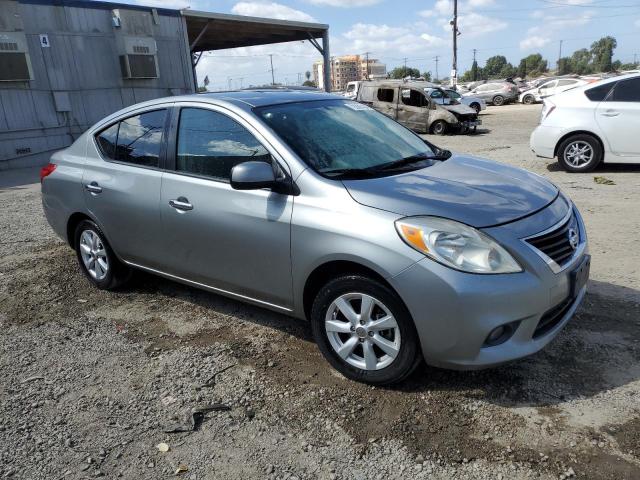 Седани NISSAN VERSA 2012 Сріблястий