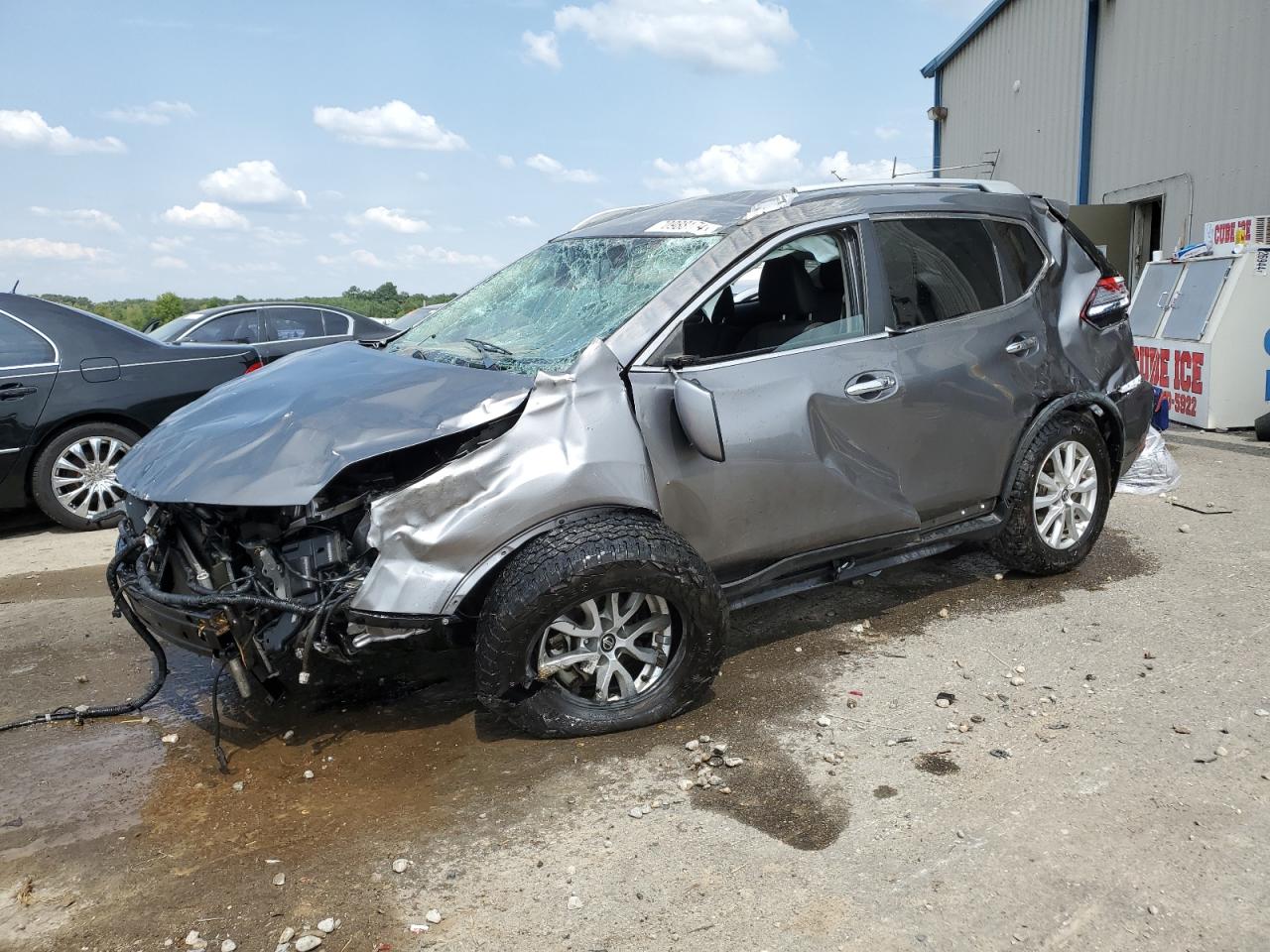 KNMAT2MV1HP617925 2017 NISSAN ROGUE - Image 1