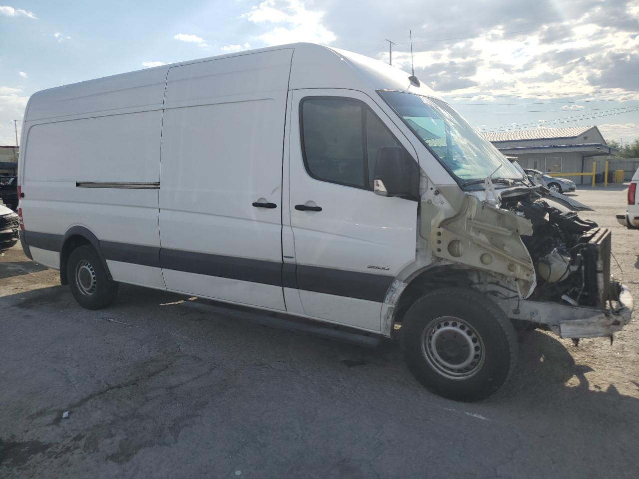 VIN WD3PE8CD8GP273034 2016 MERCEDES-BENZ SPRINTER no.4