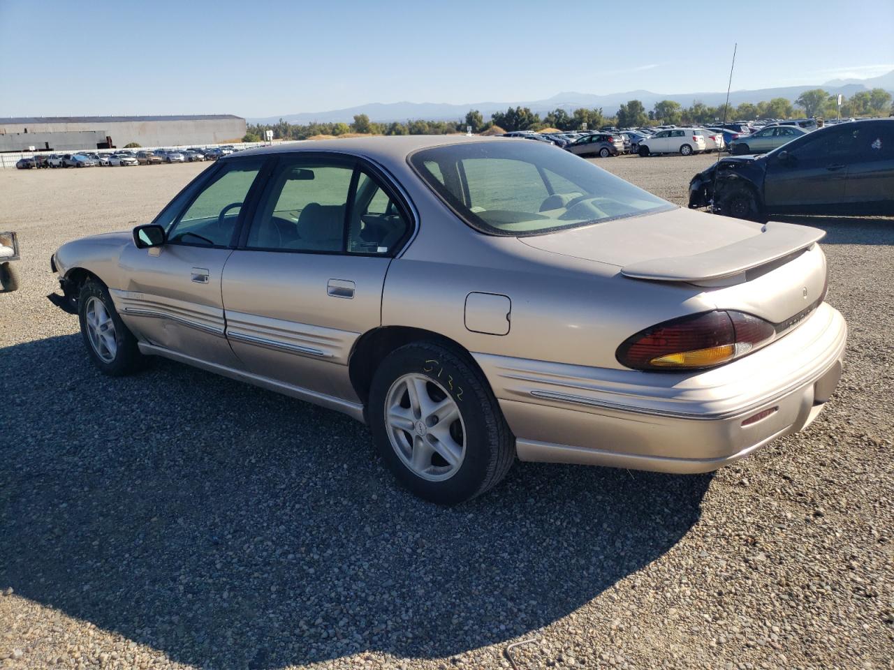 1999 Pontiac Bonneville - Image 2