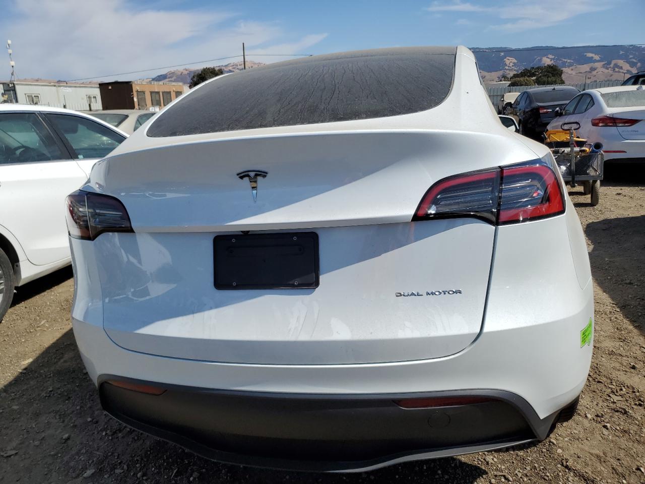 7SAYGDEE7PF688975 2023 Tesla Model Y