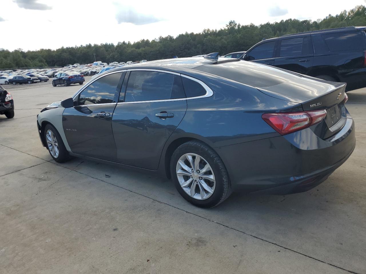 2019 Chevrolet Malibu - Image 2