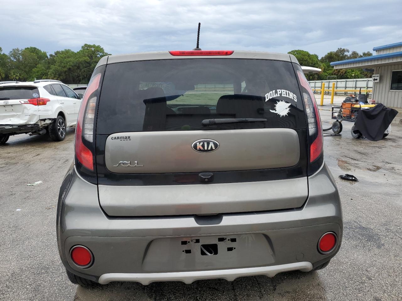 KNDJP3A56J7511622 2018 Kia Soul +