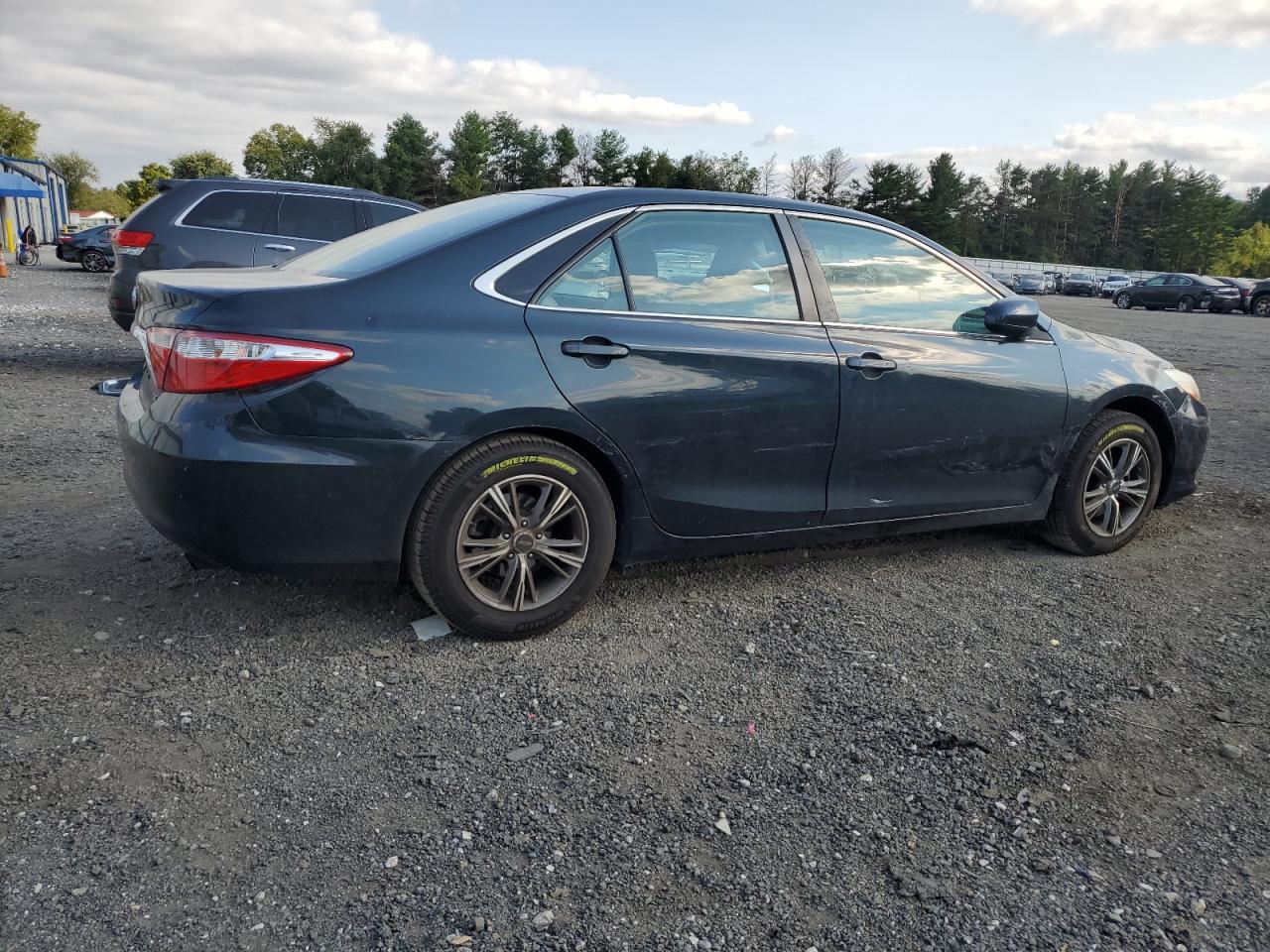 VIN 4T4BF1FK6GR541581 2016 TOYOTA CAMRY no.3