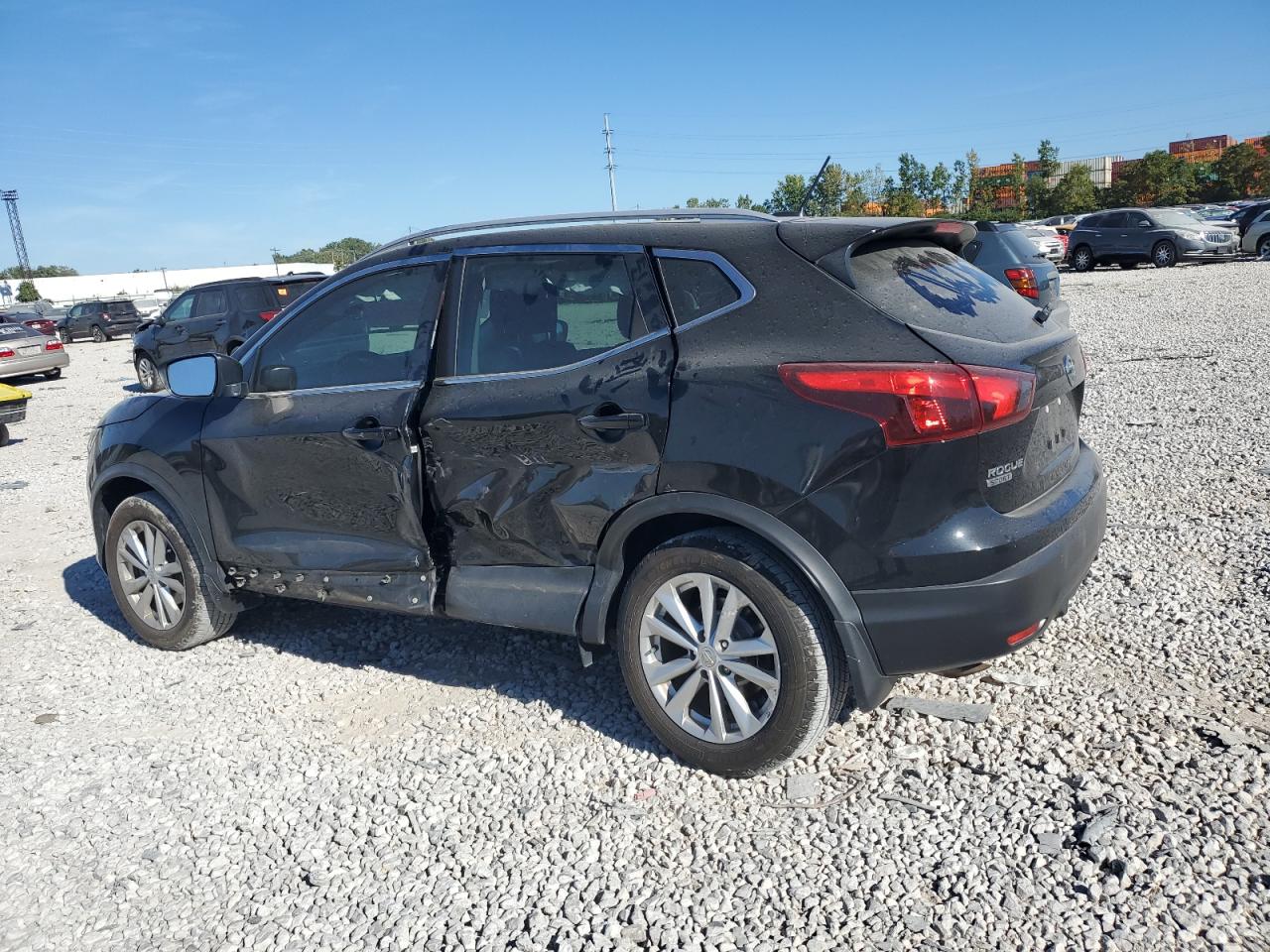 JN1BJ1CP6HW025629 2017 NISSAN ROGUE - Image 2