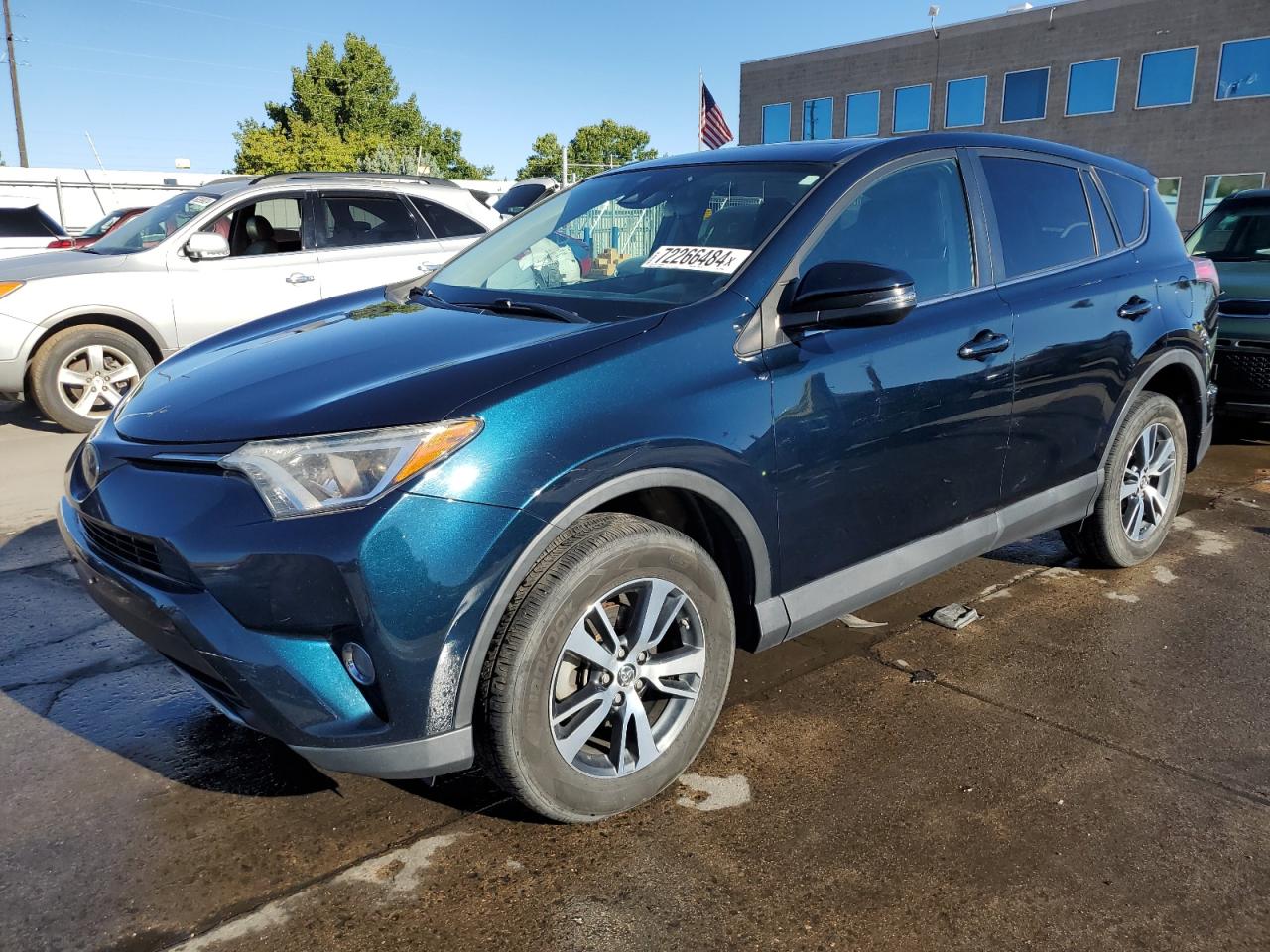 2T3RFREV0JW812930 2018 TOYOTA RAV 4 - Image 1