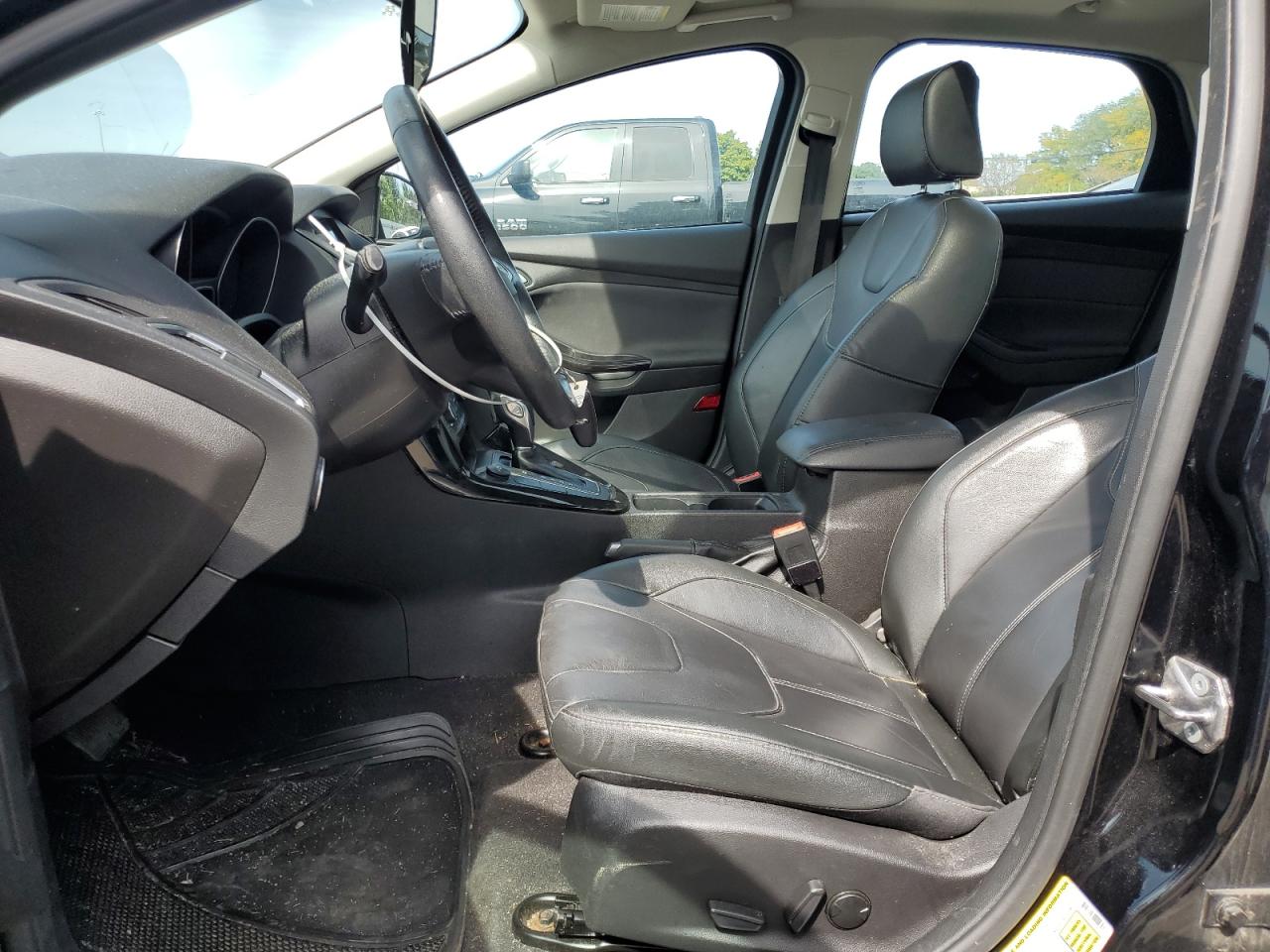 1FADP3J23JL235397 2018 Ford Focus Titanium