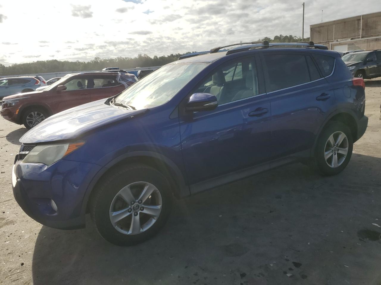 2T3RFREV6FW369609 2015 TOYOTA RAV 4 - Image 1