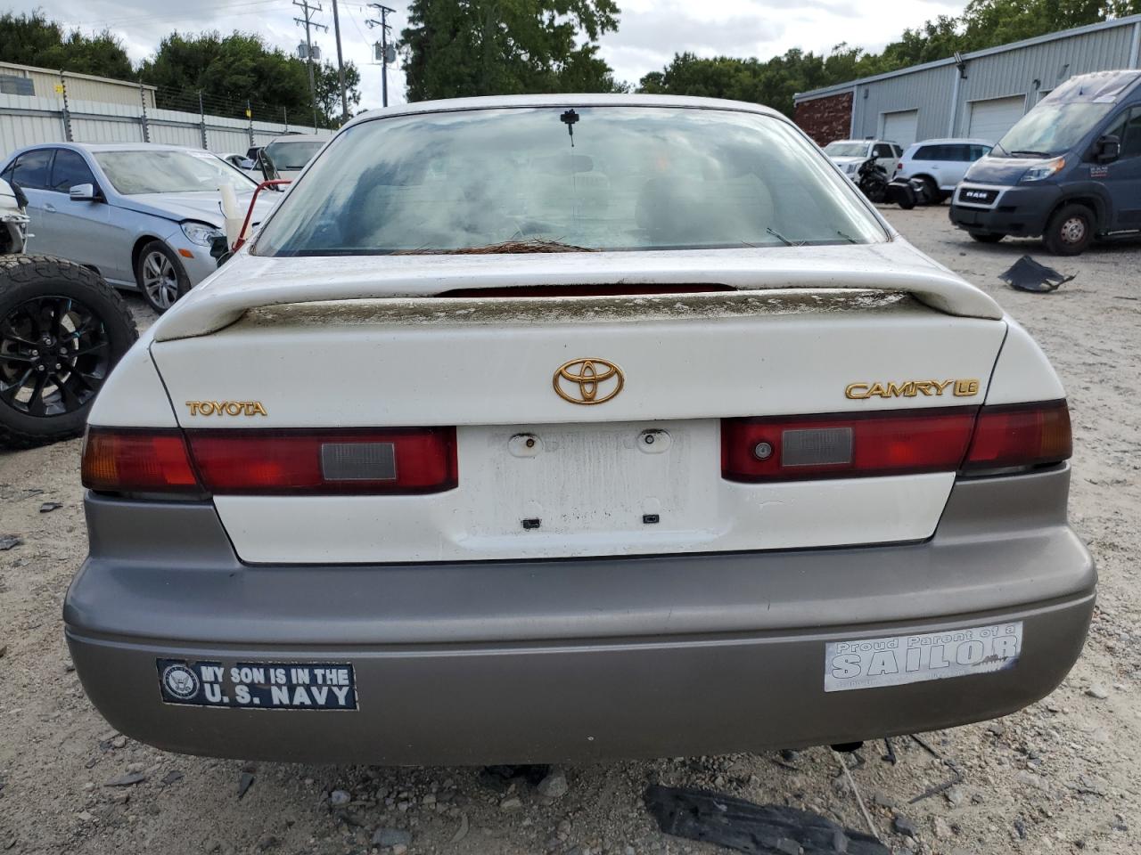 1999 Toyota Camry Le VIN: JT2BG28K2X0353235 Lot: 50685075