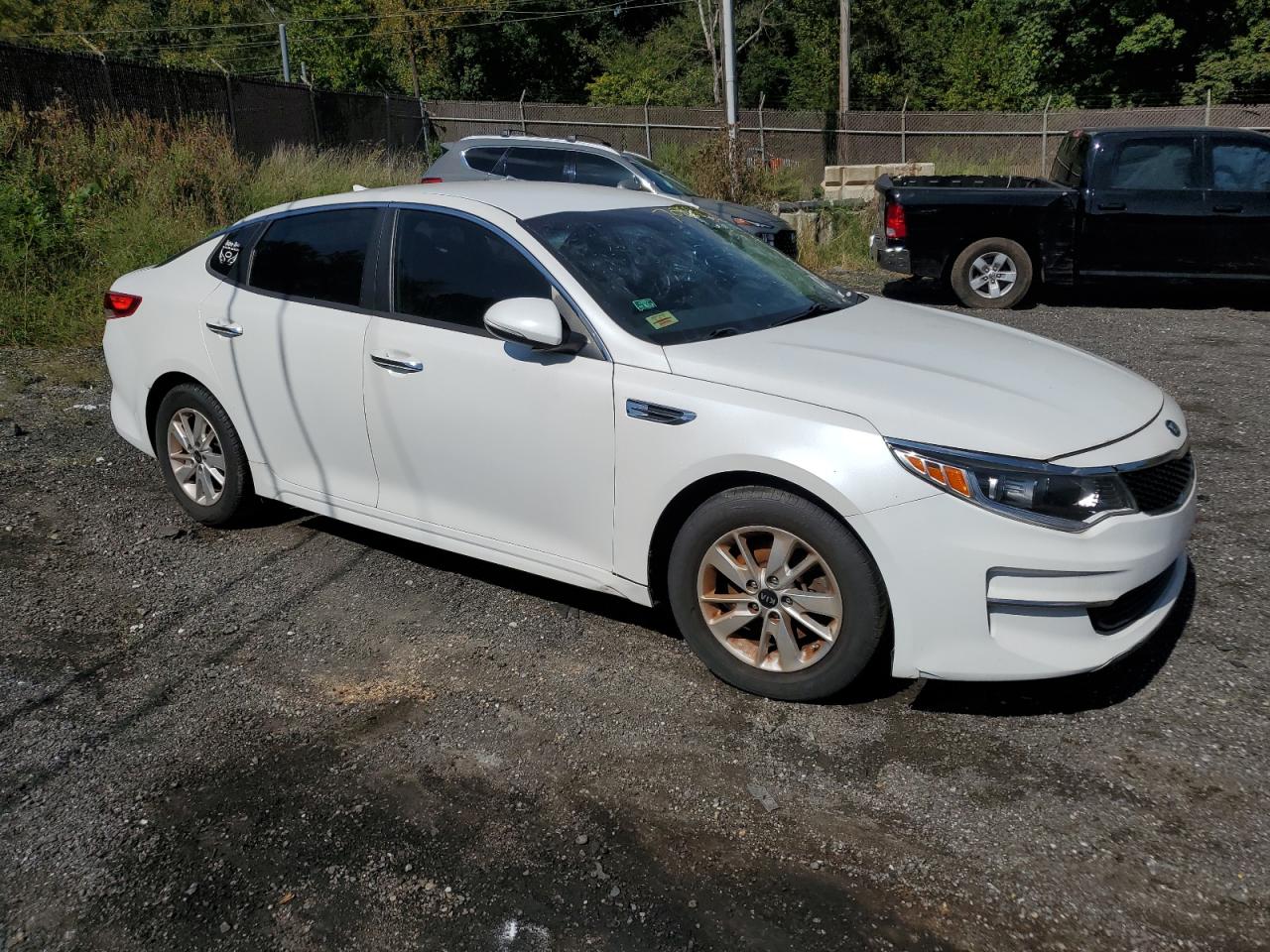 VIN 5XXGT4L3XJG182065 2018 KIA OPTIMA no.4