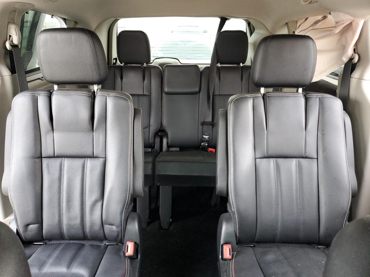 2017 Dodge Caravan - Image 10