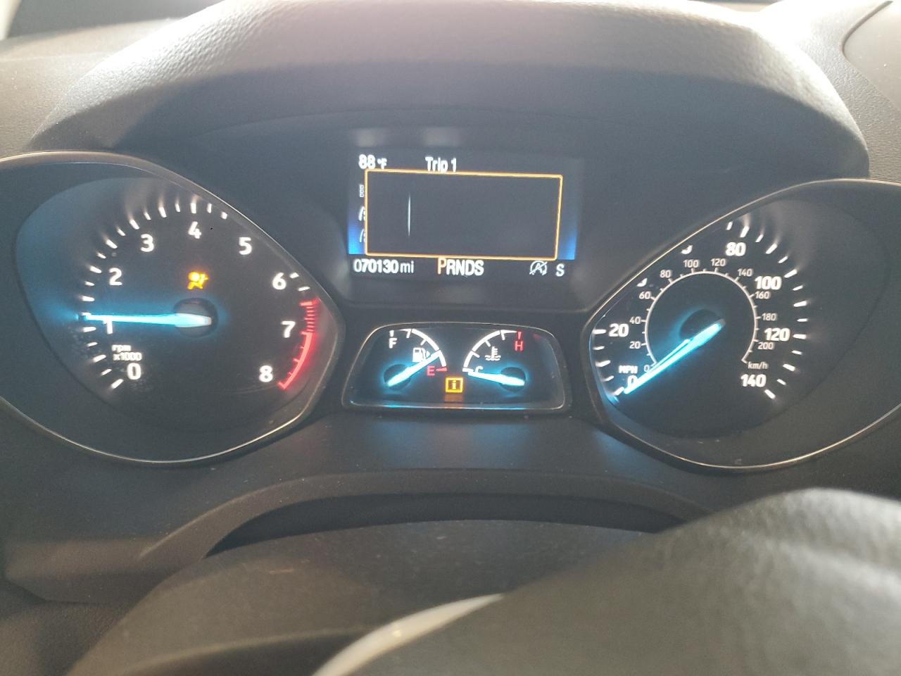 1FMCU0GD7JUD02031 2018 Ford Escape Se