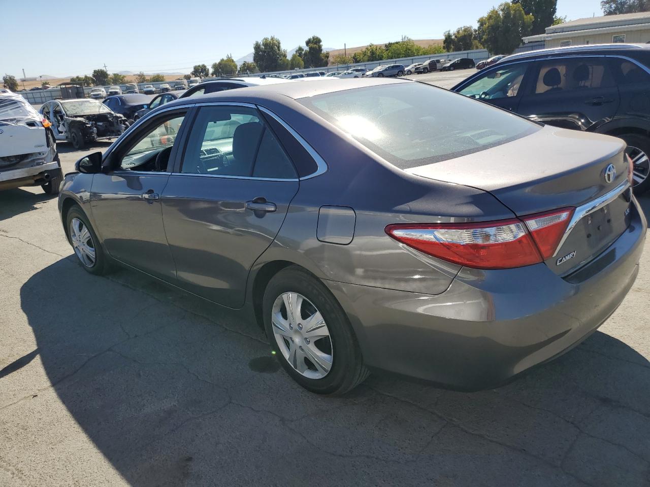 4T1BF1FK1GU570089 2016 TOYOTA CAMRY - Image 2