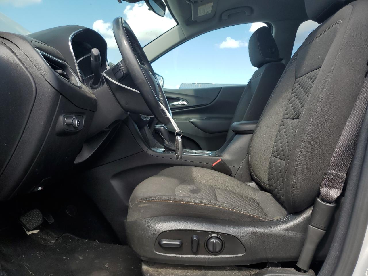 2GNAXSEV3J6302852 2018 Chevrolet Equinox Lt