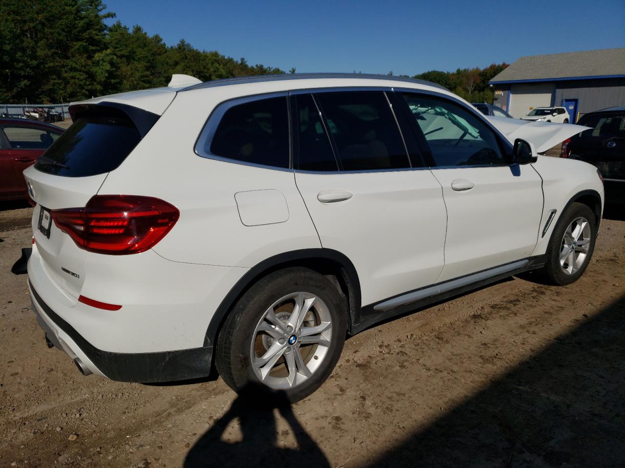 VIN 5UXTR9C51KLE12302 2019 BMW X3 no.3