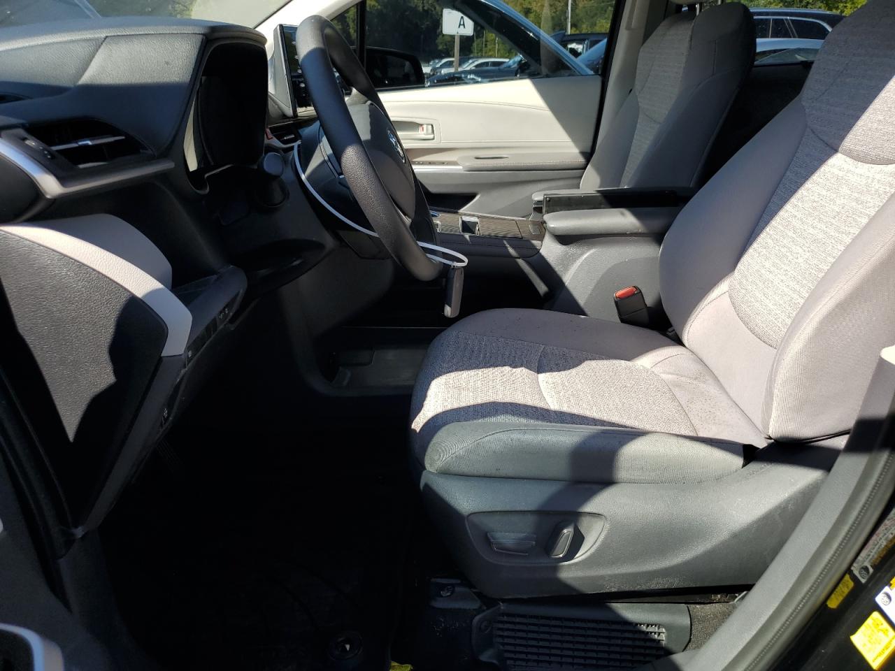 2021 Toyota Sienna Le VIN: 5TDKSKFC1MS040218 Lot: 71152054