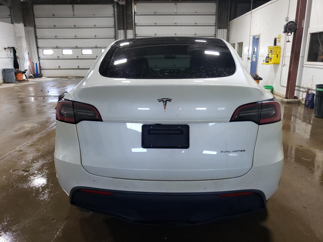 2021 Tesla Model Y VIN: 5YJYGDEEXMF098472 Lot: 69571464