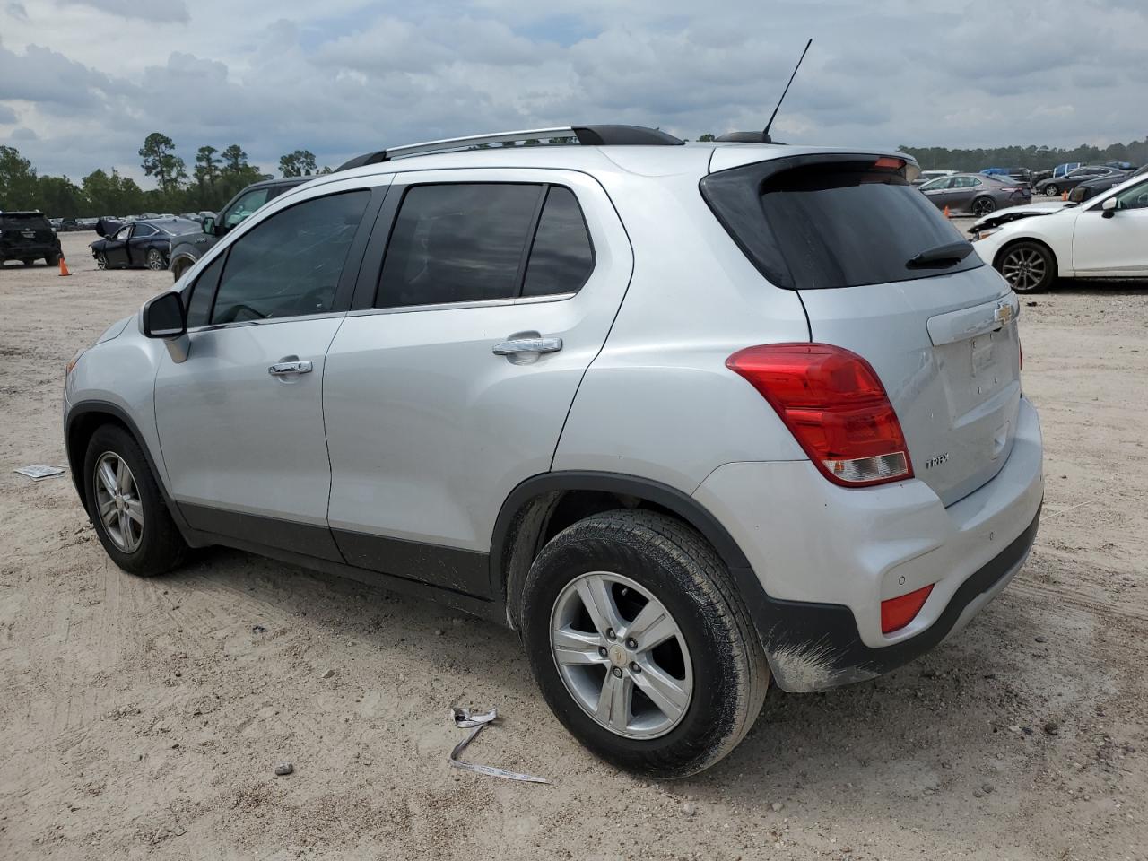 3GNCJLSB5JL187466 2018 CHEVROLET TRAX - Image 2