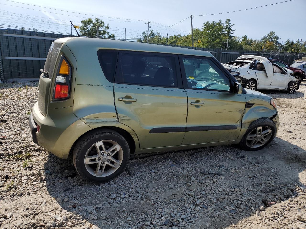 2011 Kia Soul + VIN: KNDJT2A28B7257215 Lot: 70748154