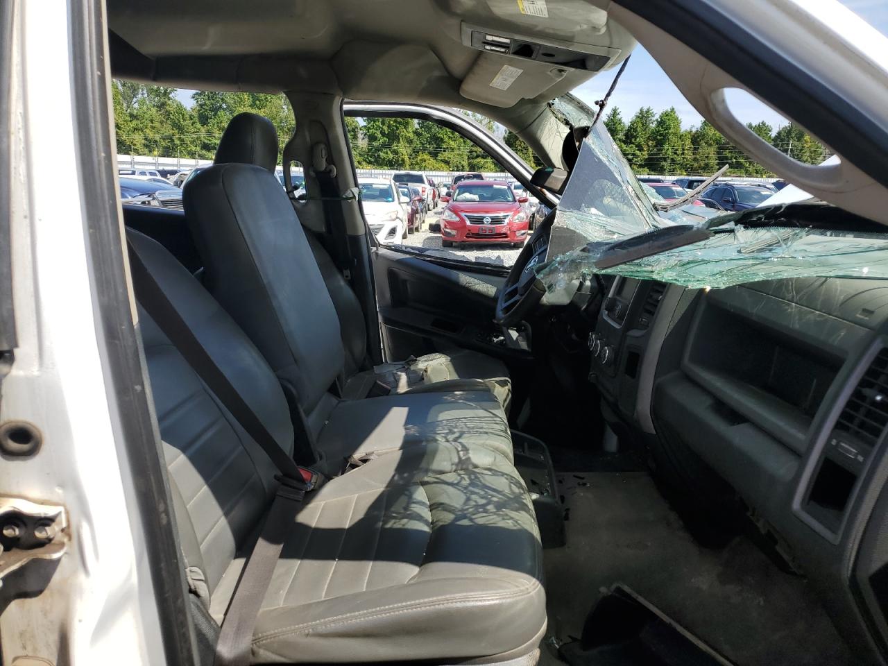2014 RAM 1500 - Image 7