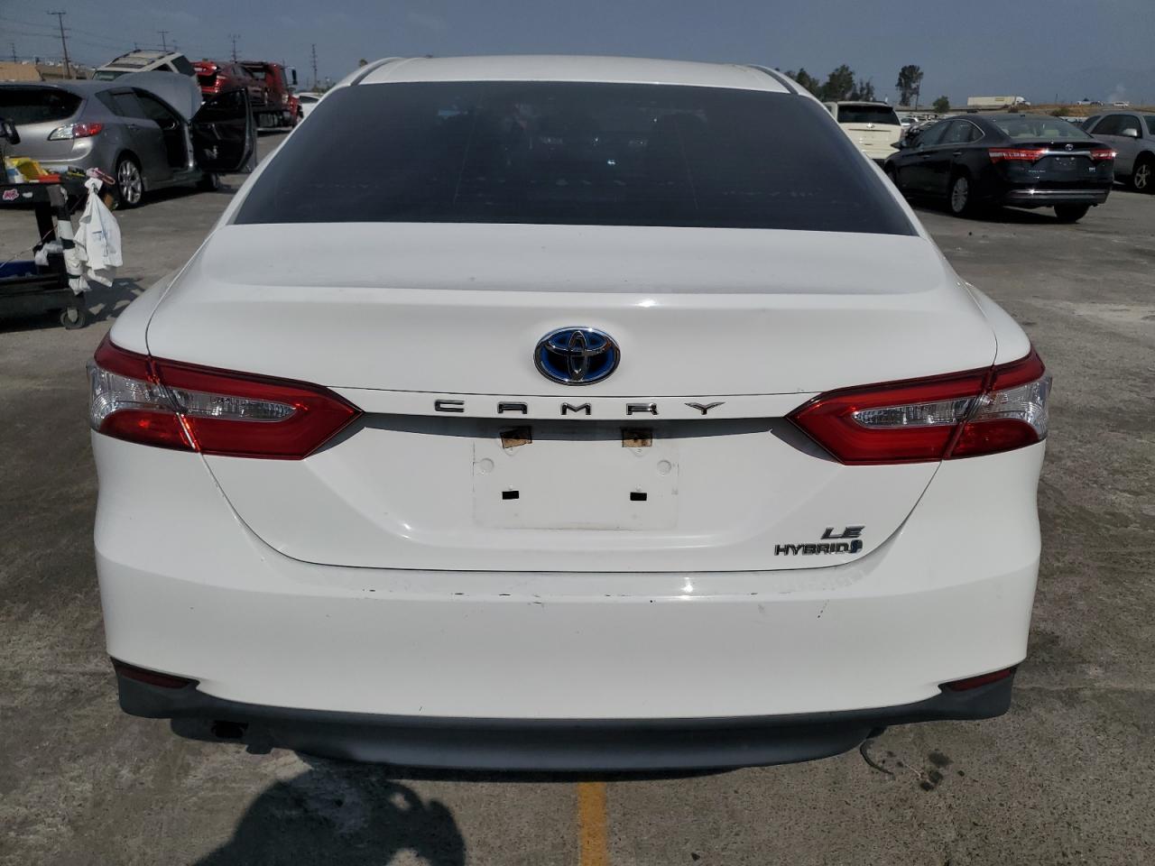 4T1B31HK0JU505506 2018 Toyota Camry Le