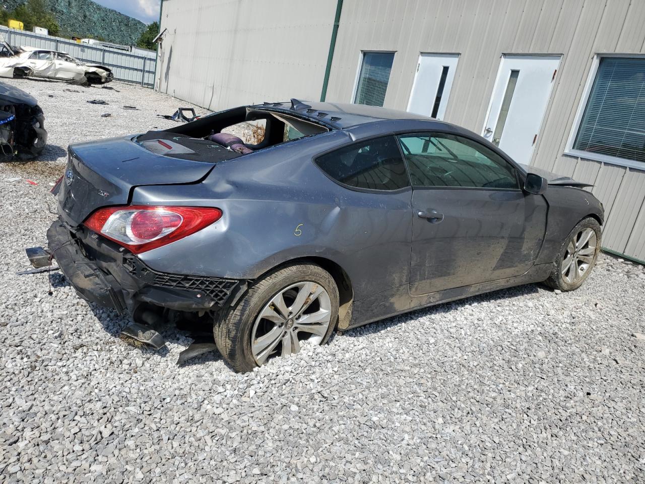 2011 Hyundai Genesis - Image 3